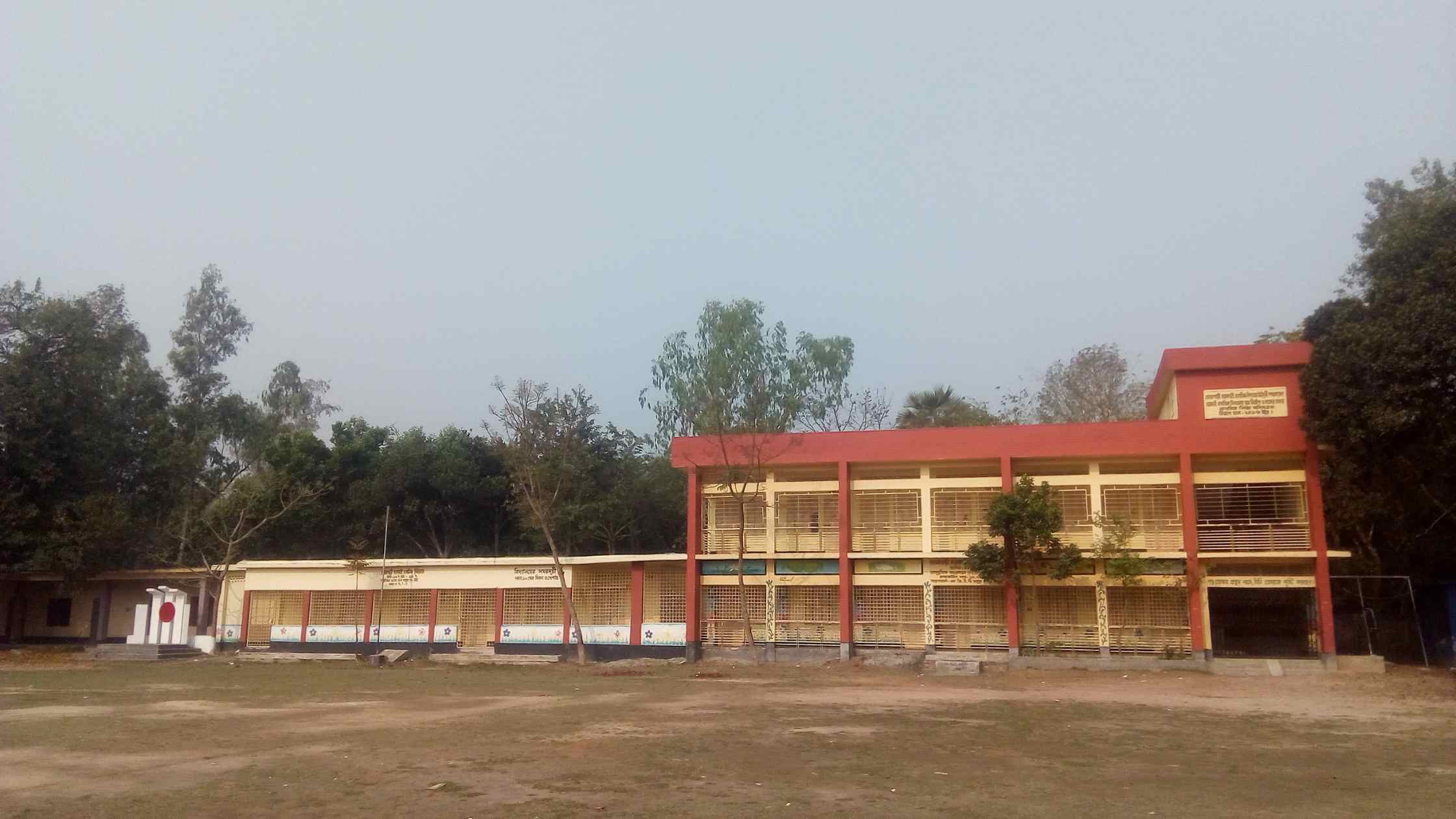 ঘোলাগাড়ি সরকারি প্রাথমিক বিদ্যালয় ও খেলার মাঠ